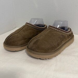 Ugg Tasman Chestnut Slipper tan suede clogs
Size 8-7